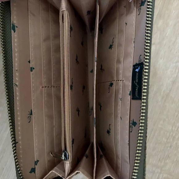 House of Tweed Olive green zippered wallet NWT - Picture 4 of 7